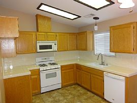 Single Family Home in Bakersfield, CA (Photo 3 of 5)