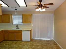 Single Family Home in Bakersfield, CA (Photo 4 of 5)