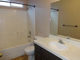 Single Family Home in Bakersfield, CA (Photo 5 of 5)