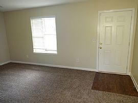 Single Family Home For Rent in Hampton, GA (Photo 2 of 8)