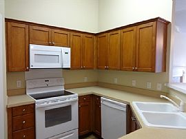 Single Family Home For Rent in Savannah, GA (Photo 3 of 7)