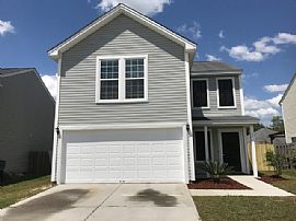 Single Family Home For Rent in Port Wentworth, GA