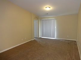 Single Family Home in Bakersfield, CA (Photo 2 of 5)