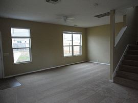 Single Family Home For Rent in San Antonio, TX (Photo 2 of 8)