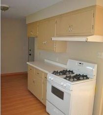  2452 Lexington Ave N, Roseville, Mn 55113 3 Beds 2 Baths 1,924 in Roseville, MN (Photo 3 of 9)