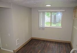  18920 Ne Glisan St, Portland, Or 97230 2 Beds 1 Bath 739 Sqft in Portland, OR (Photo 4 of 6)