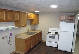  18920 Ne Glisan St, Portland, Or 97230 2 Beds 1 Bath 739 Sqft in Portland, OR (Photo 5 of 6)