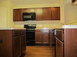 Single Family Home For Rent in Houston, TX (Photo 4 of 8)