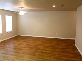 Single Family Home For Rent in Katy, TX (Photo 2 of 7)