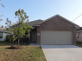 Single Family Home For Rent in Conroe, TX