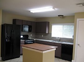 Single Family Home For Rent in Missouri City, TX (Photo 4 of 6)