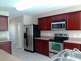 Single Family Home For Rent in Murfreesboro, TN (Photo 3 of 8)