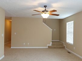 Single Family Home For Rent in Murfreesboro, TN (Photo 2 of 9)