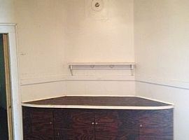  15 Woodward St, Greenville, Sc 29611 2 Beds 1 Bath 861 Sqft in Greenville, SC (Photo 5 of 7)