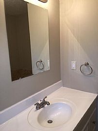 Lovely 4 Beds 2.5 Baths in Louisville, KY (Photo 10 of 12)