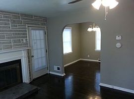  1702 W Springfield Ave, Champaign, Il 61821 3 Beds 1.5 Baths 1 in Champaign, IL (Photo 4 of 5)