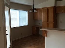  1437 E J St, Oakdale, Ca 95361 3 Beds 2 Baths 1,714 Sqft in Oakdale, CA (Photo 7 of 8)