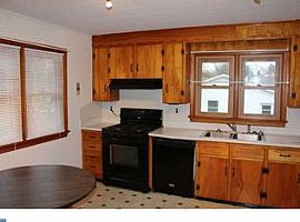  128 Pine St, Dover, De 19901 3 Beds 2 Baths 1,224 Sqft in Dover, DE (Photo 7 of 9)