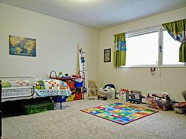 2 Beds 1.5 Baths. 1245 Annapolis Dr # 2, Anchorage in Anchorage, AK (Photo 4 of 7)