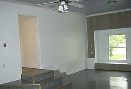  4306 Topaz Ct, Louisville, Ky 40216 4 Beds 1.5 Baths 1,600 Sqf in Louisville, KY (Photo 2 of 6)