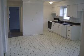  4306 Topaz Ct, Louisville, Ky 40216 4 Beds 1.5 Baths 1,600 Sqf in Louisville, KY (Photo 5 of 6)