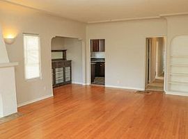 2 Beds 1 Bath Home in Long Beach, CA (Photo 2 of 3)