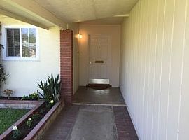 3 Beds 2 Baths Home in Long Beach, CA (Photo 2 of 3)