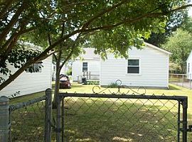 728 N 26th St, Paducah, Ky 42001 3 Beds 1 Bath in Paducah, KY (Photo 2 of 8)