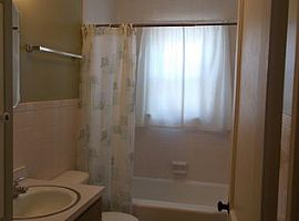 728 N 26th St, Paducah, Ky 42001 3 Beds 1 Bath in Paducah, KY (Photo 4 of 8)