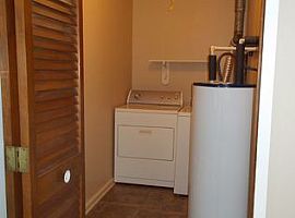 728 N 26th St, Paducah, Ky 42001 3 Beds 1 Bath in Paducah, KY (Photo 6 of 8)