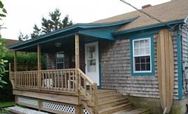 30 Ellery Ave, Middletown, Ri 02842 in Middletown, RI