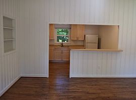  21 Essex Ct, Greenville, Sc 29609 3 Beds 2 Baths 1,378 Sqft in Greenville, SC (Photo 4 of 7)