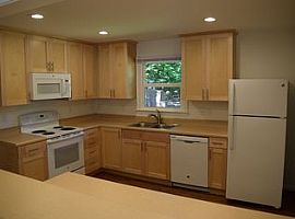  21 Essex Ct, Greenville, Sc 29609 3 Beds 2 Baths 1,378 Sqft in Greenville, SC (Photo 7 of 7)