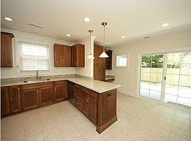  906 Ashley Ave, Charleston, Sc 29403 2 Beds 2 Baths 1,400 Sqft in Charleston, SC (Photo 6 of 10)