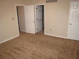  393 Stone Creek Dr, Lexington, Ky 40503 3 Beds 2.5 Baths 1,755 in Lexington, KY (Photo 3 of 8)