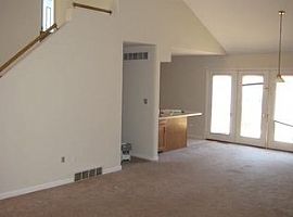  393 Stone Creek Dr, Lexington, Ky 40503 3 Beds 2.5 Baths 1,755 in Lexington, KY (Photo 4 of 8)