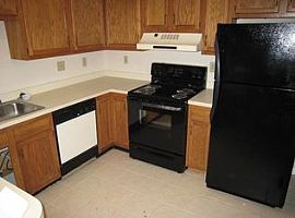  393 Stone Creek Dr, Lexington, Ky 40503 3 Beds 2.5 Baths 1,755 in Lexington, KY (Photo 5 of 8)