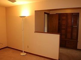  308 Kimberling Dr, Moore, Ok 73160 3 Beds 2 Baths 1,881 Sqft in Moore, OK (Photo 3 of 5)