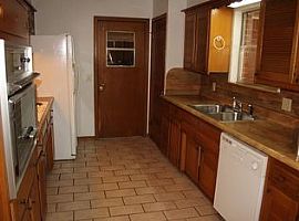  308 Kimberling Dr, Moore, Ok 73160 3 Beds 2 Baths 1,881 Sqft in Moore, OK (Photo 5 of 5)