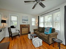  226 Beverly Rd, Asheville, Nc 28805 3 Beds 1 Bath 1,072 Sqft in Asheville, NC (Photo 3 of 9)