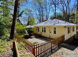  226 Beverly Rd, Asheville, Nc 28805 3 Beds 1 Bath 1,072 Sqft in Asheville, NC (Photo 9 of 9)