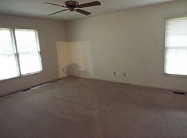  10 Chestnut Ln, Pinehurst, Nc 28374 3 Beds 2 Baths 1,650 Sqft in Pinehurst, NC (Photo 4 of 8)