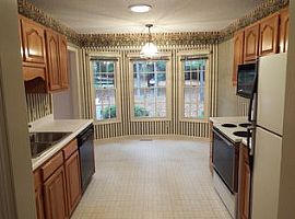  10 Chestnut Ln, Pinehurst, Nc 28374 3 Beds 2 Baths 1,650 Sqft in Pinehurst, NC (Photo 6 of 8)