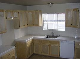 2 Beds 1 Bath Home in Long Beach, CA (Photo 3 of 3)