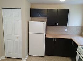  1704 Wyatt Pkwy, Lexington, Ky 40505 3 Beds 1 Bath 1,053 Sqft in Lexington, KY (Photo 3 of 4)