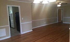 Adorable Split Level 3bedrms 2baths Home in Decatur, AL (Photo 2 of 12)