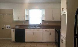 Adorable Split Level 3bedrms 2baths Home in Decatur, AL (Photo 3 of 12)