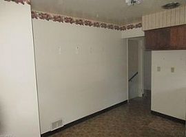  23506 Westchester Dr, North Olmsted, Oh 44070 3 Beds 1.5 Baths in North Olmsted, OH (Photo 4 of 7)