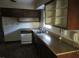  23506 Westchester Dr, North Olmsted, Oh 44070 3 Beds 1.5 Baths in North Olmsted, OH (Photo 7 of 7)