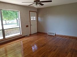  601 Timothy Ln, Cleveland, Oh 44109 3 Beds 2 Baths 988 Sqft in Cleveland, OH (Photo 5 of 11)